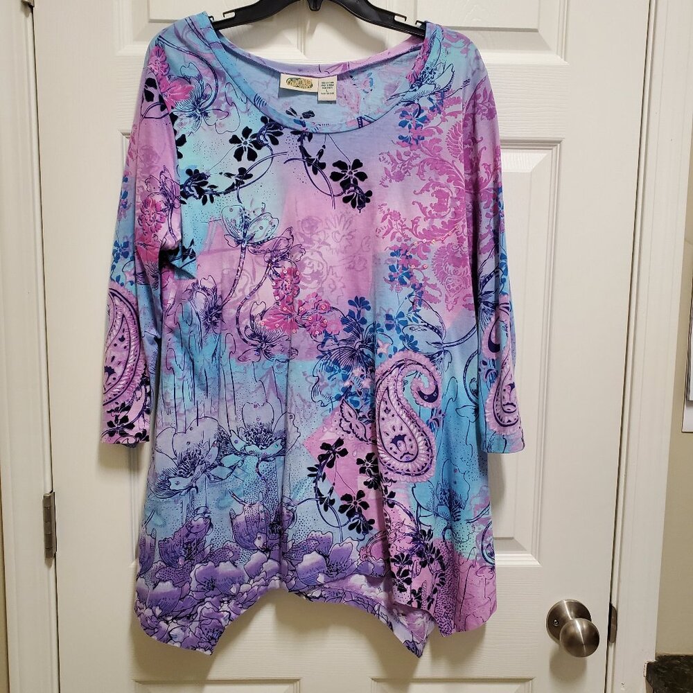 Colorful Blingy Shark Bite Hem Tunic With 3/4 Sleeves